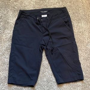 Women’s Columbia Anytime Outdoor shorts. Black, size 6.